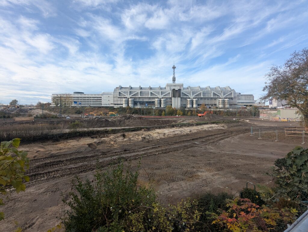 ICC in wüster Mondlandschaft